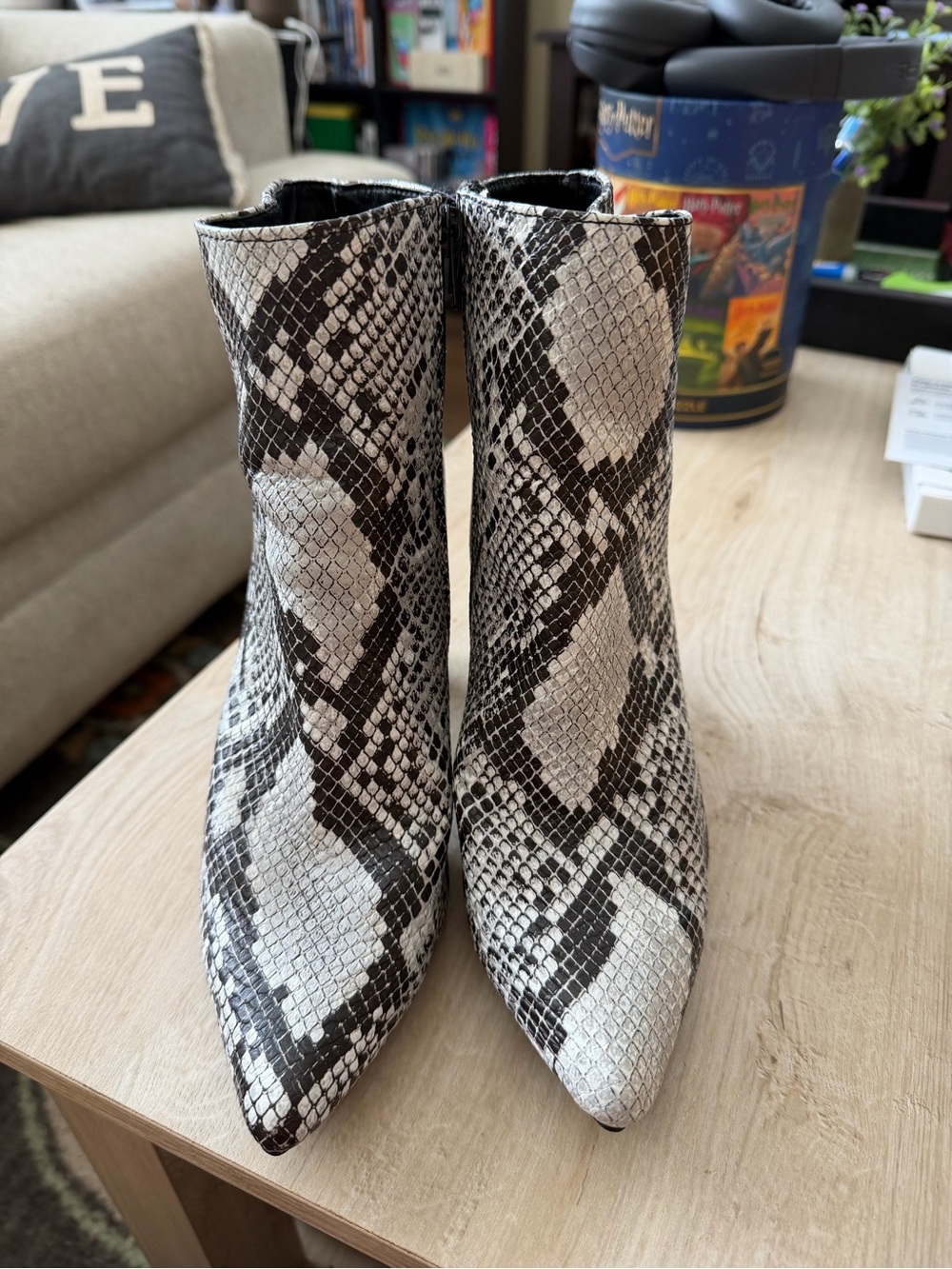 BAMBOO Black & White Snake-Print Pointed Toe Ankle Booties. Super cute, size 8